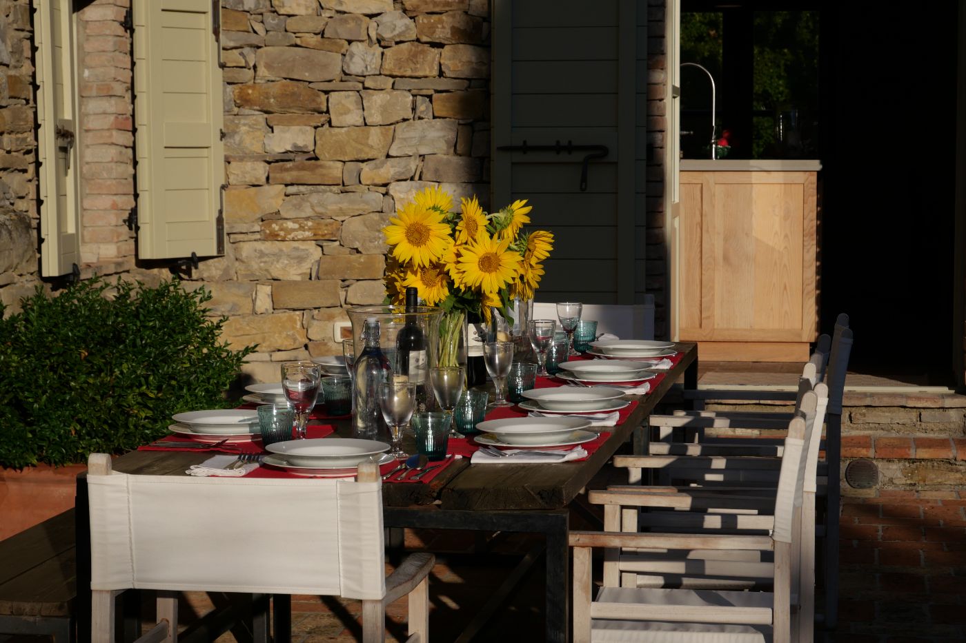 Outdoor dining at Villa il Falco.