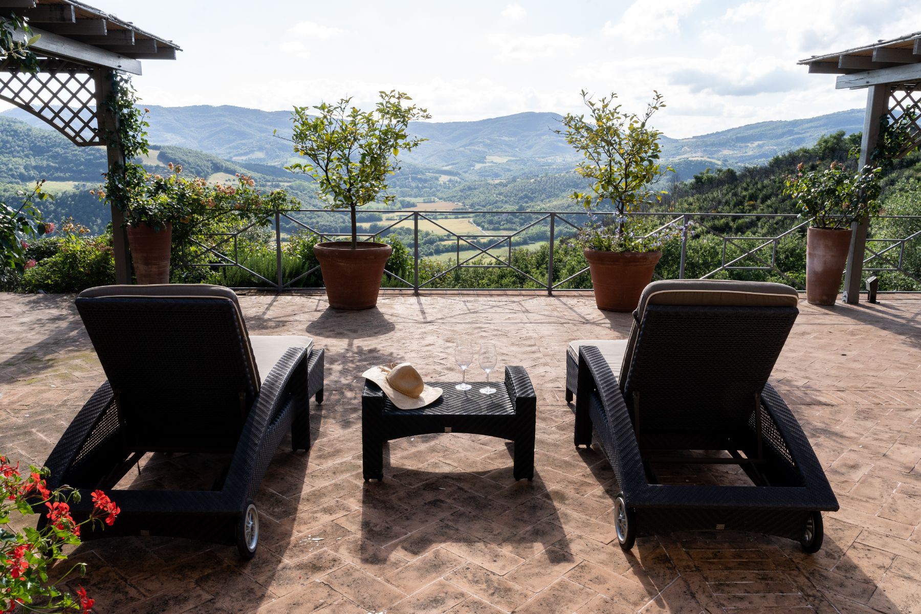 View of the sunloungers at La Cascinale in Umbria overlooking hills