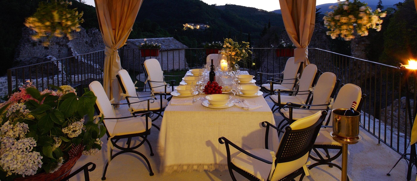 Outdoor dining of La Rocca, Umbria