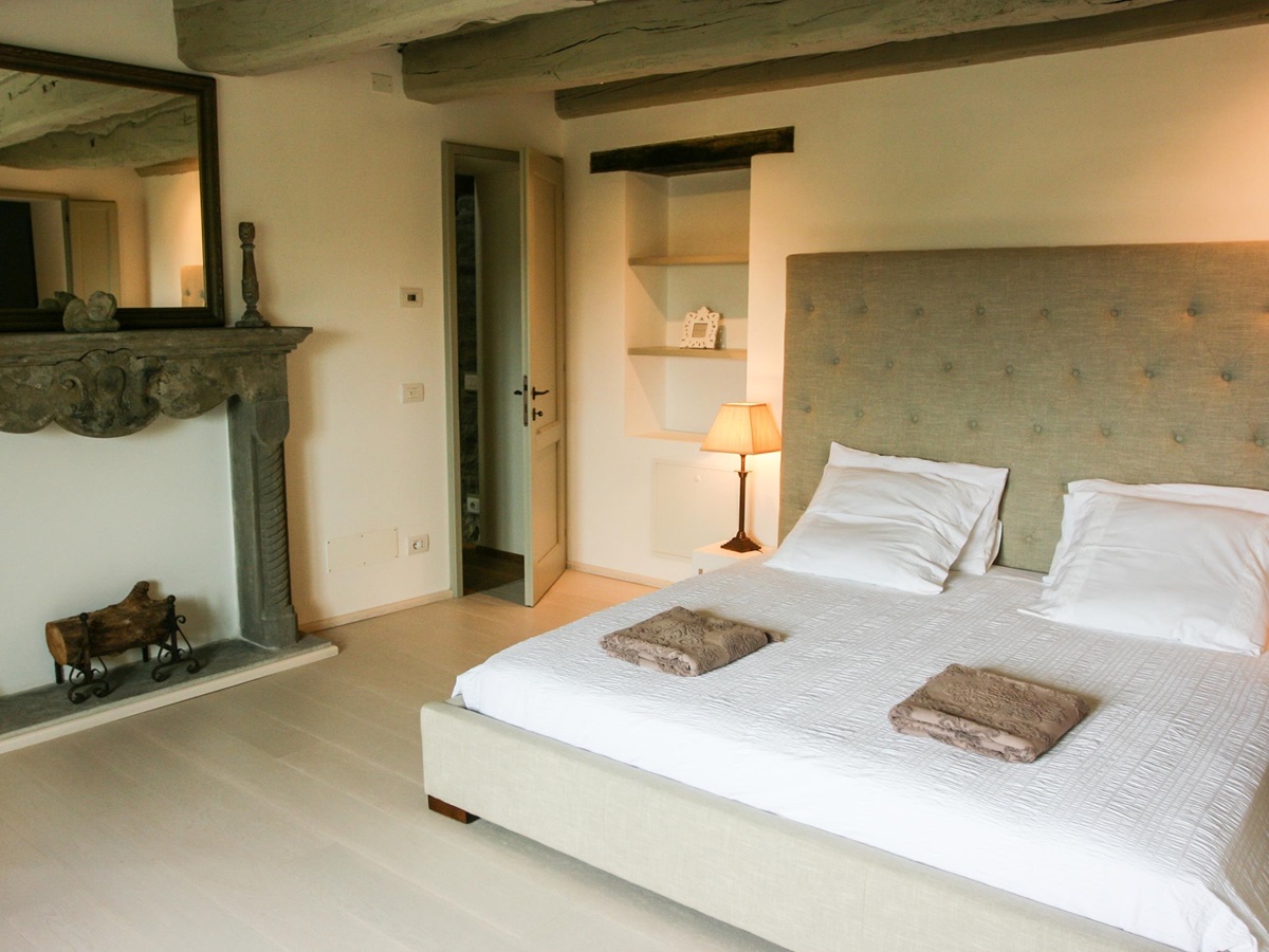 A double bedroom in La Spighetta, Umbria