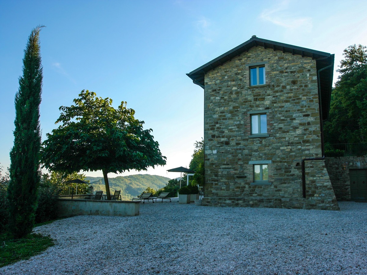 Exterior and plaza of La Spighetta, Umbria
