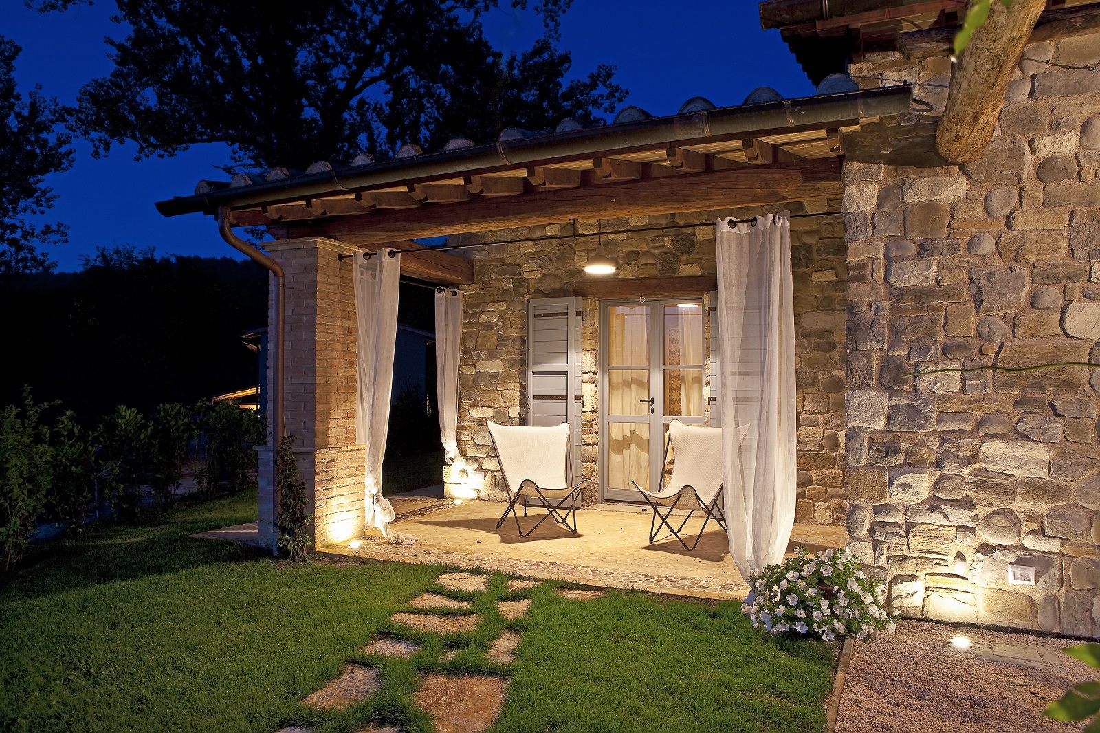 Exterior at night of Mandola Piccola, umbria