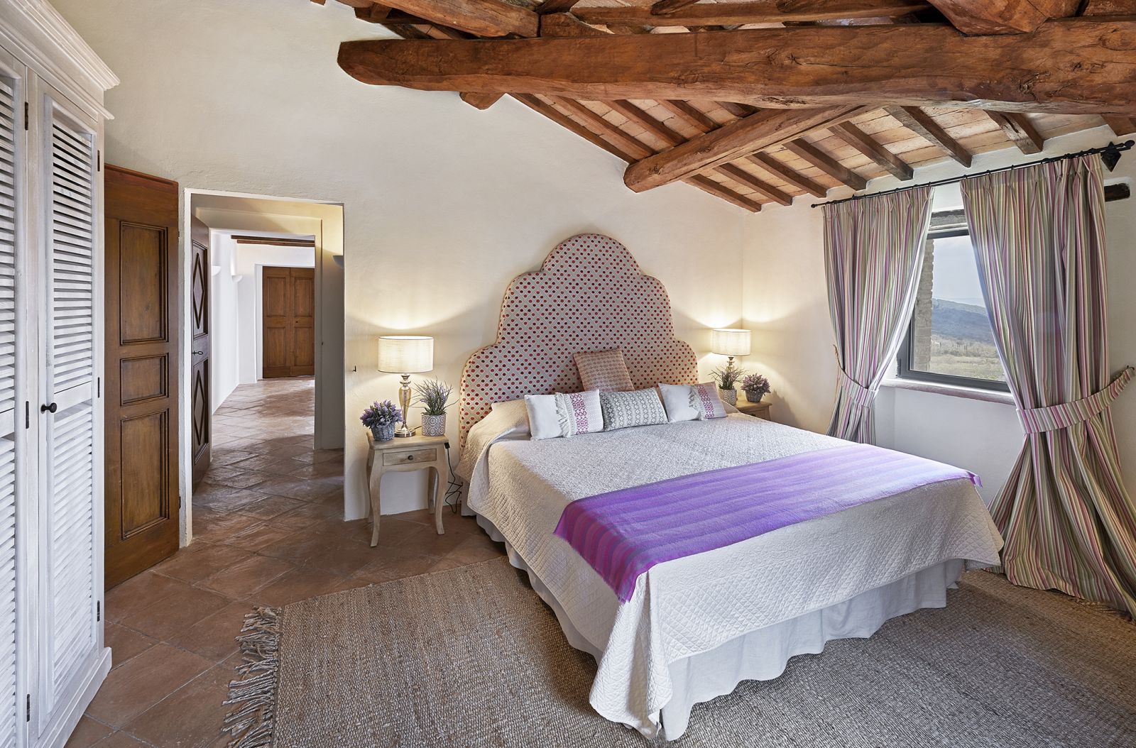 Double bedroom at Villa Arpeggio, Umbria 