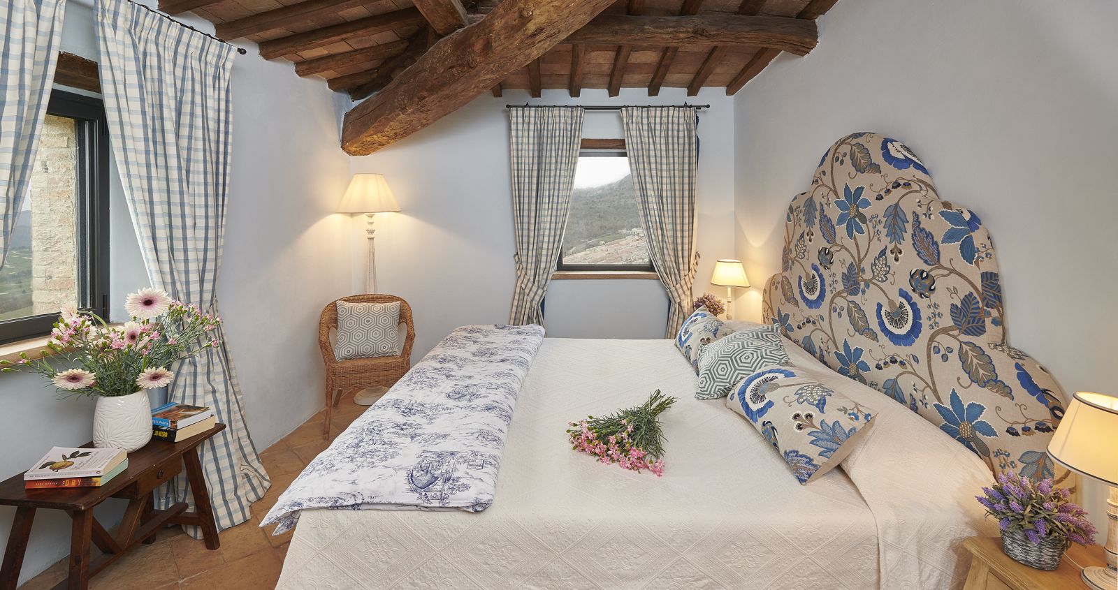 Double bedroom at Villa Arpeggio, Umbria 