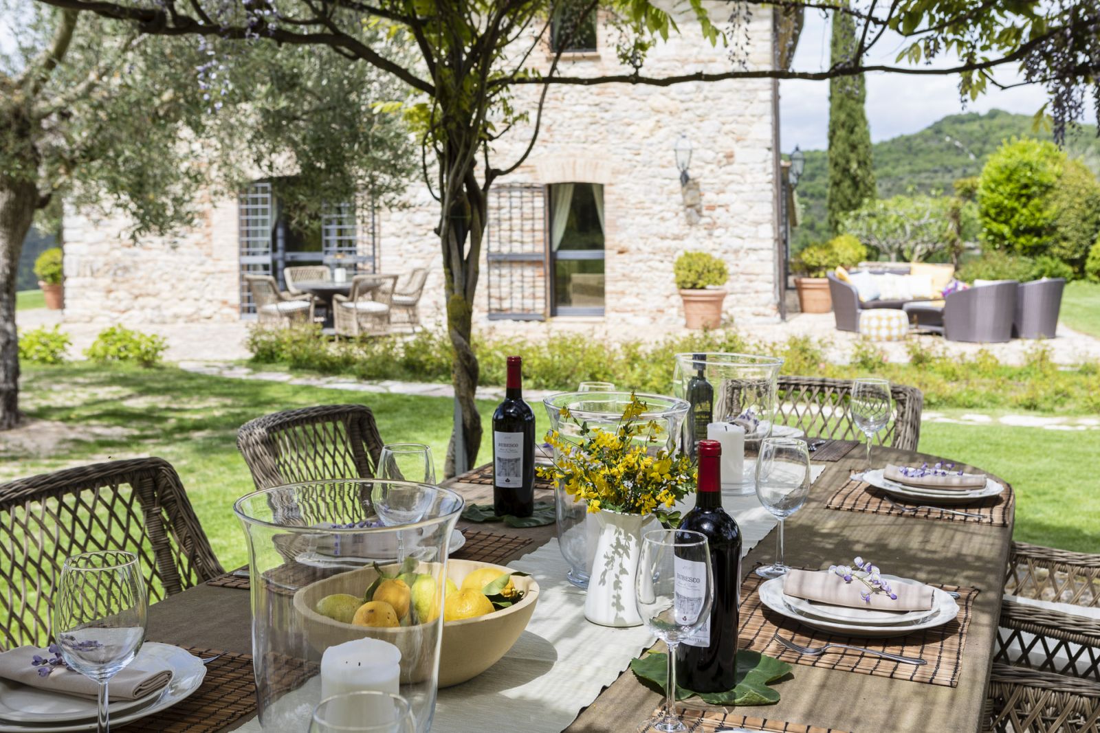 Outdoor dining at Villa Arpeggio, Umbria 