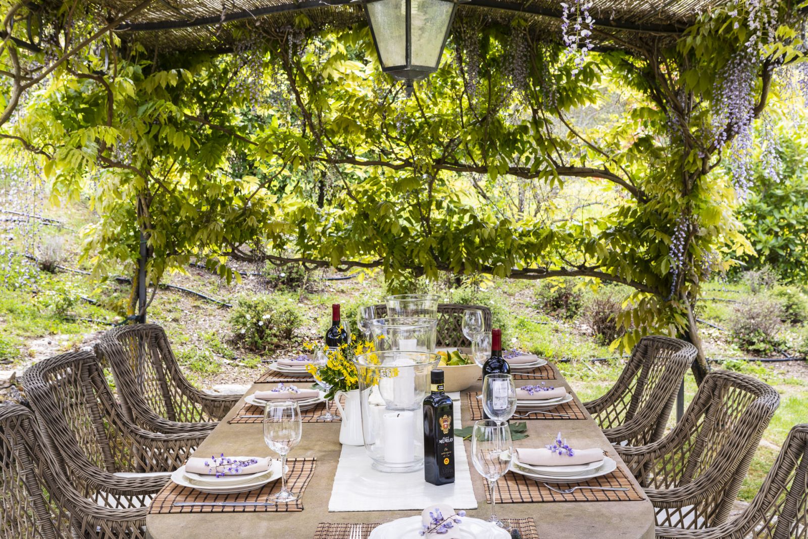 Outdoor dining at Villa Arpeggio, Umbria 