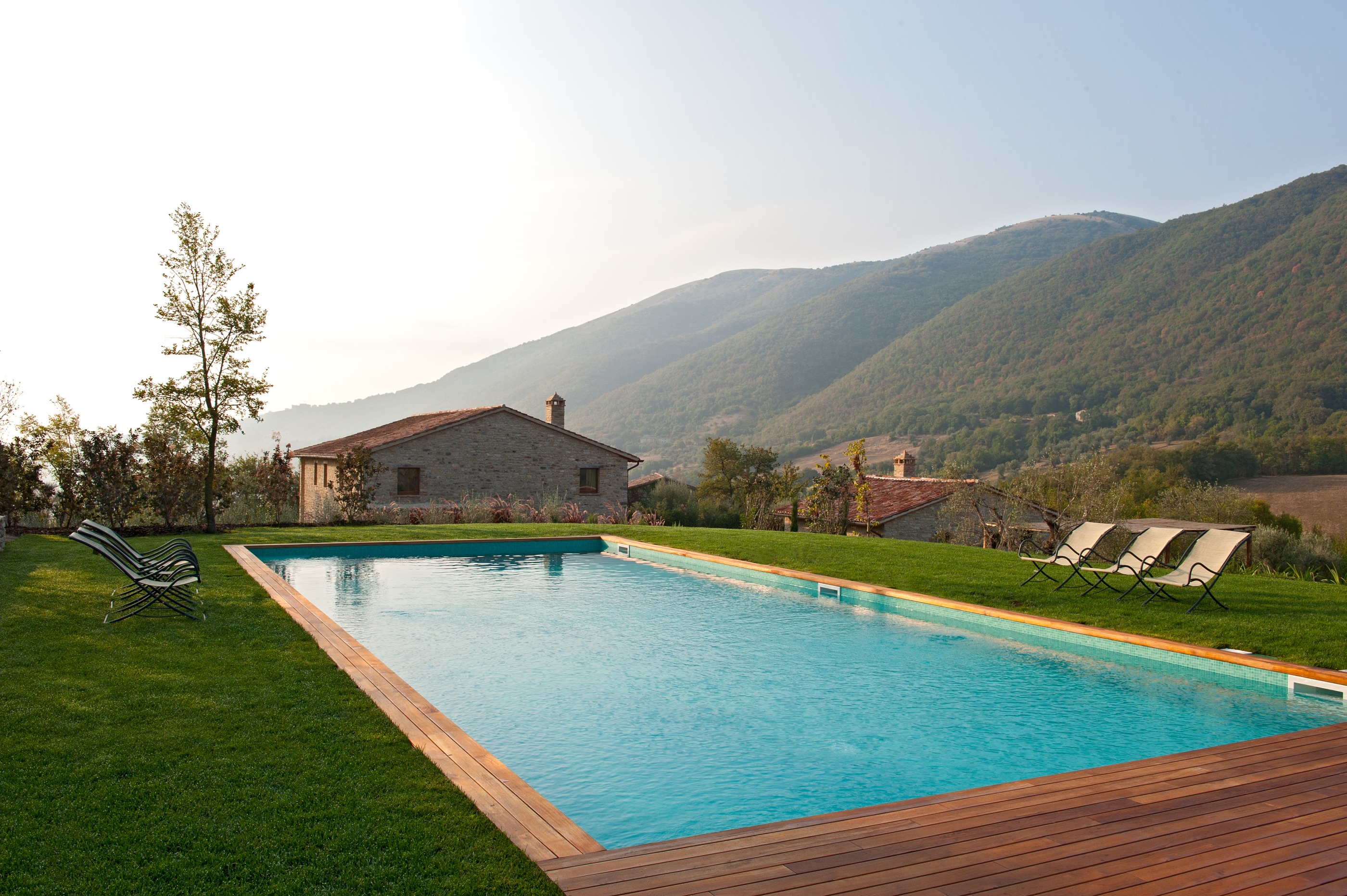 facade and swimming pool of Villa Di Mandola, Umbria