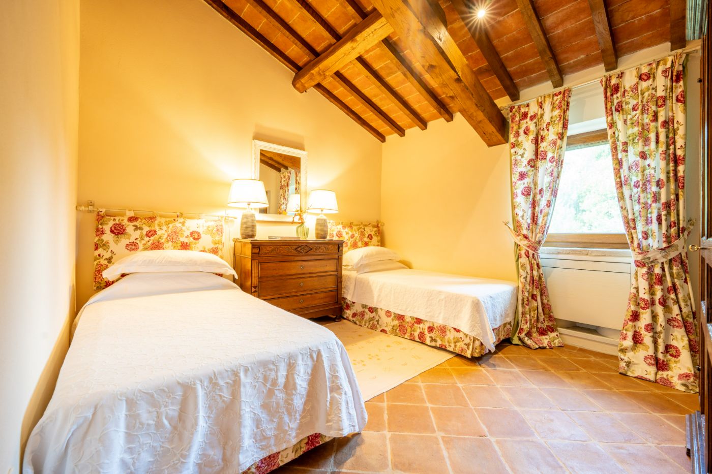 A fourth bedroom in Villa Il Canto.