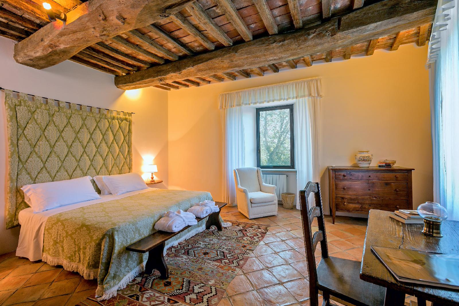 Green double bedroom in Villa l'Edera, Umbria
