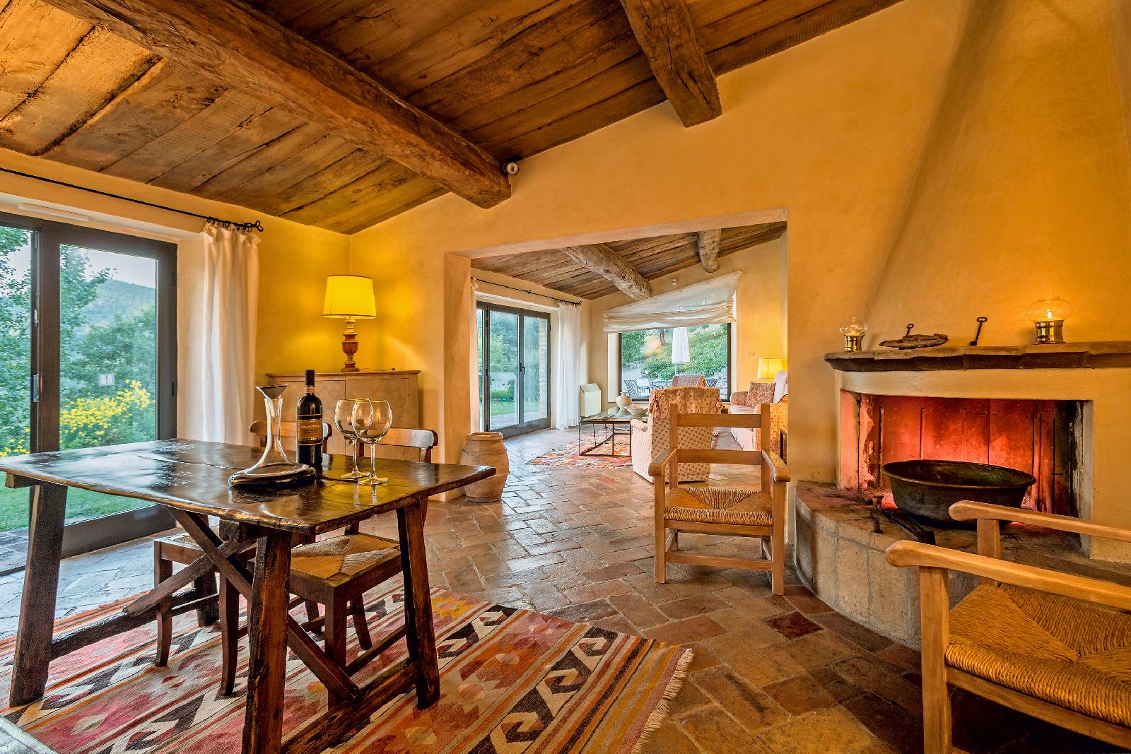 Fire place with additional seating in Villa l'Edera, Umbria