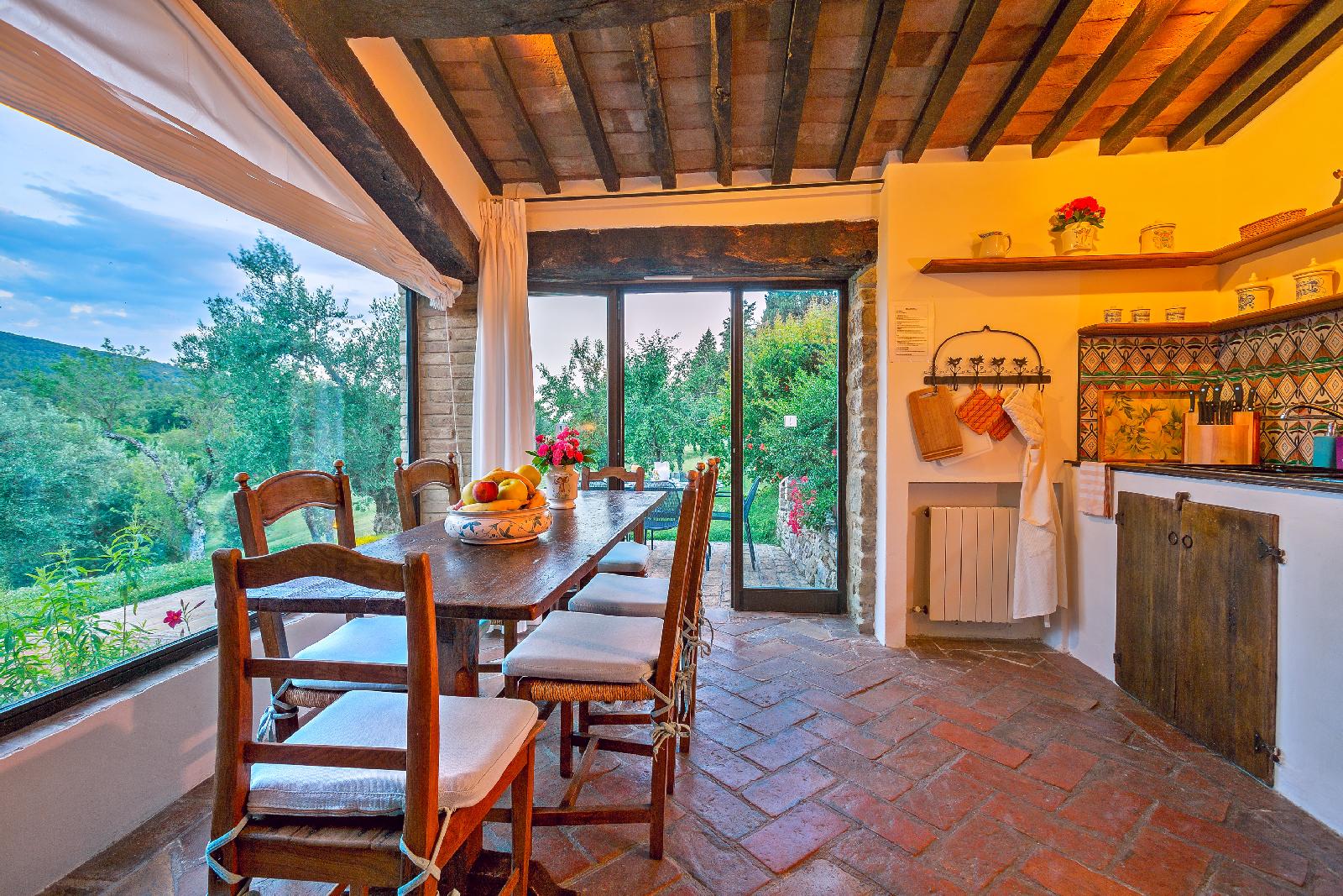 The kitchen and a dining table in Villa l'Edera, Umbria