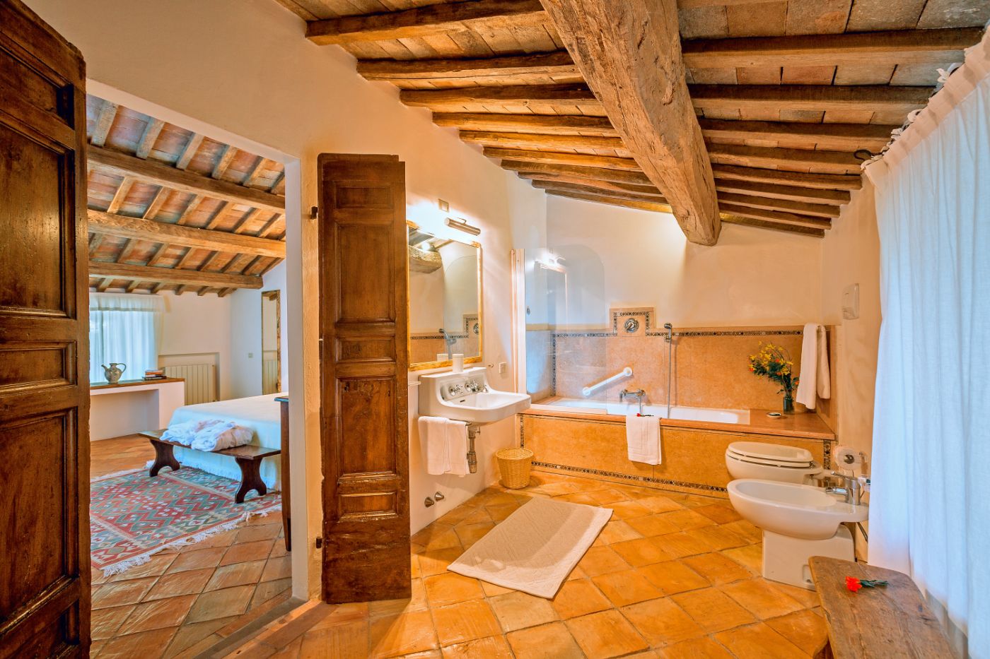 A bathroom at L'Edera.