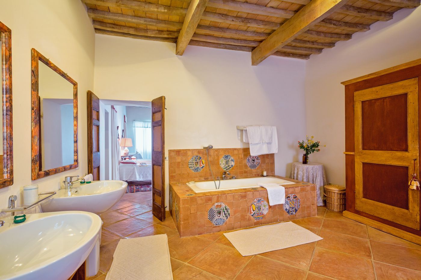 A second bathroom at L'Edera.