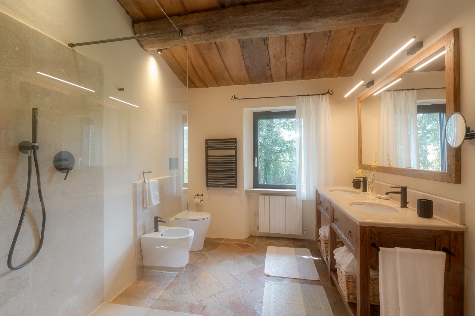 Villa-L'Edera-Umbria-Bathroom-1