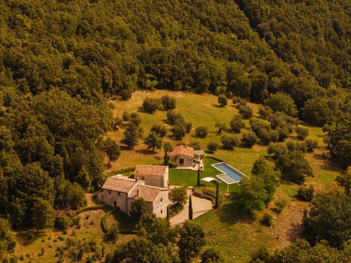 Drone view of Villa Piuma in Umbria surrounded by trees