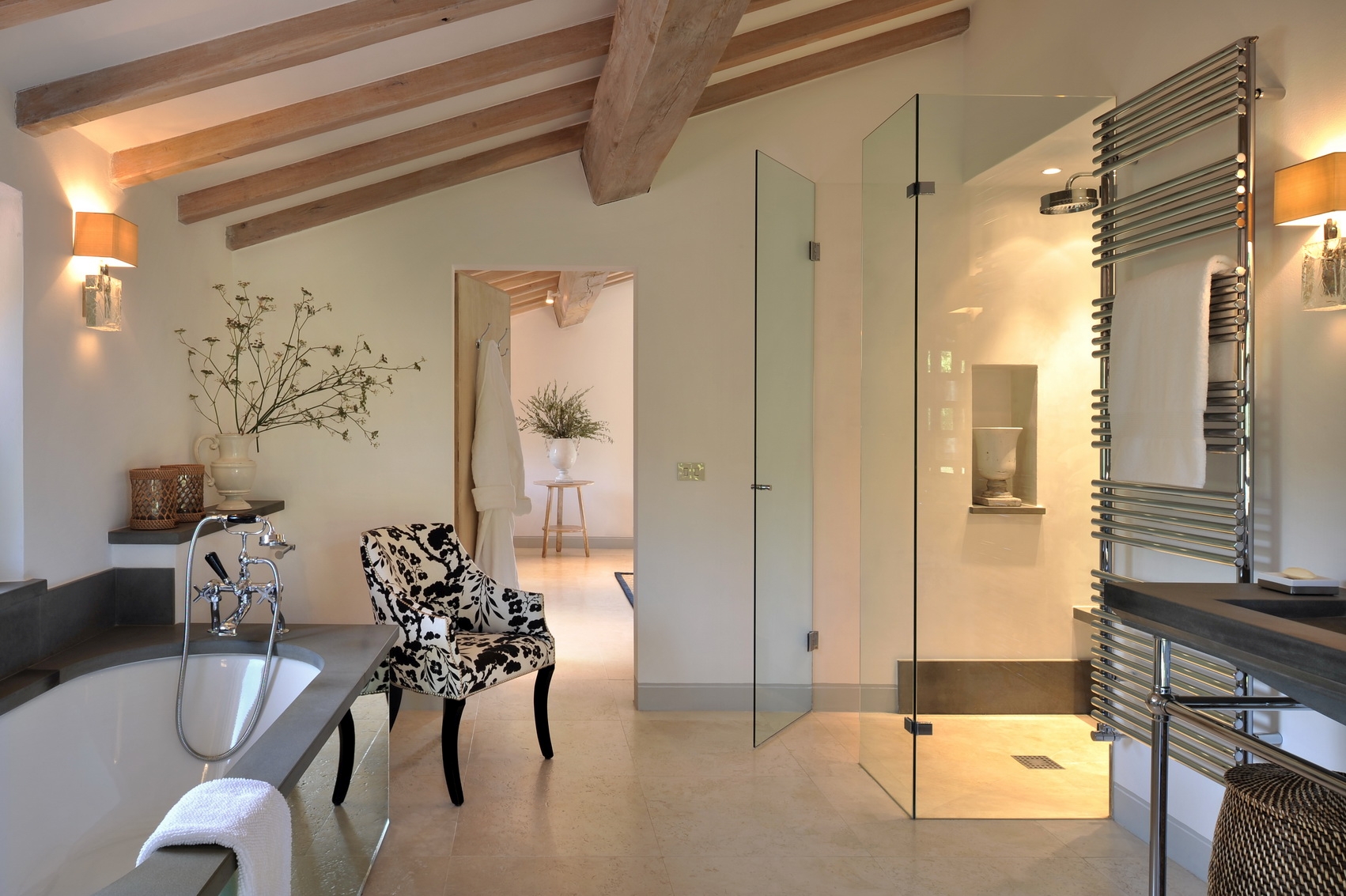 En-suite bathroom with bedroom in Villa Spinaltermine, Umbria