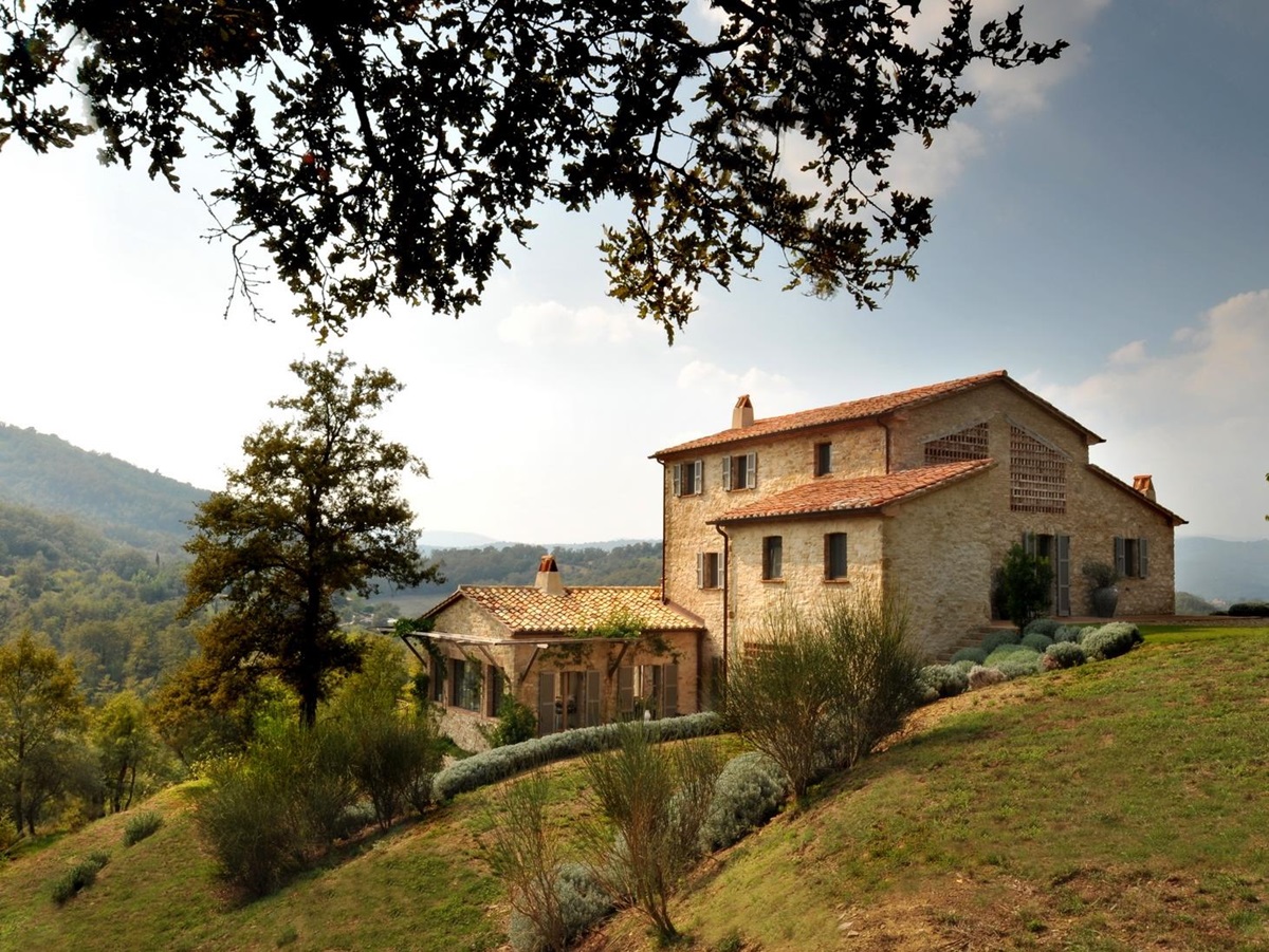 Surroundings and exterior of Villa Spinaltermine, Umbria