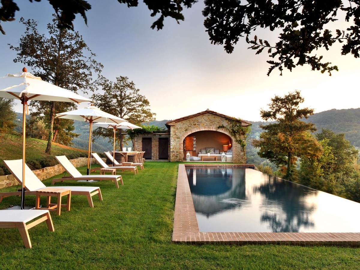 Infinity pool and facade of Villa Spinaltermine, Umbria