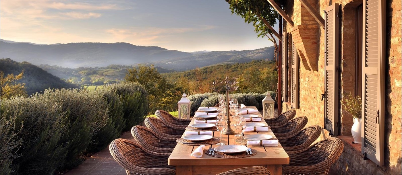 Outdoor dining table of Villa Spinaltermine, Umbria