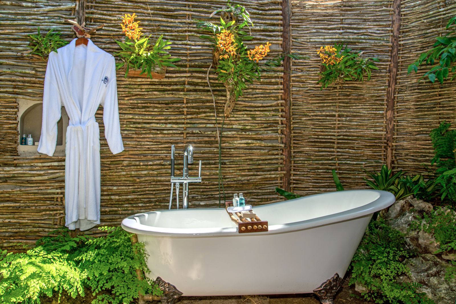 A bathroom in a cottage at Jamaica Inn