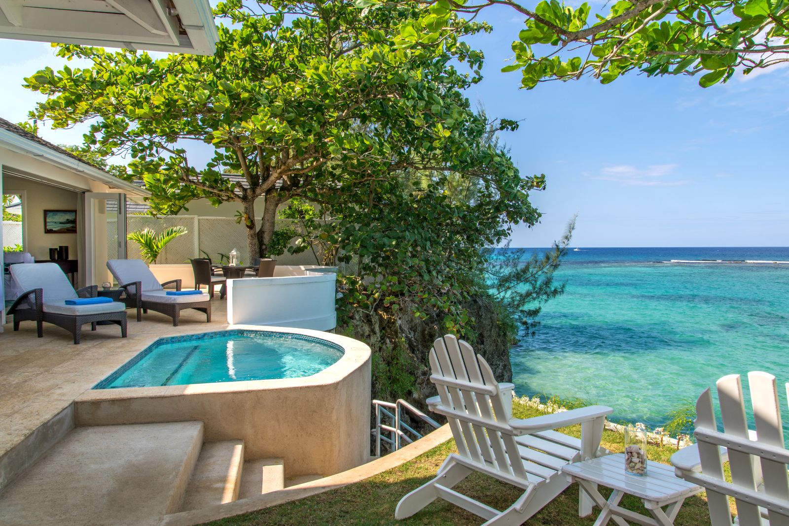 The plunge pool and outdoor area at a cottage at Jamaica Inn