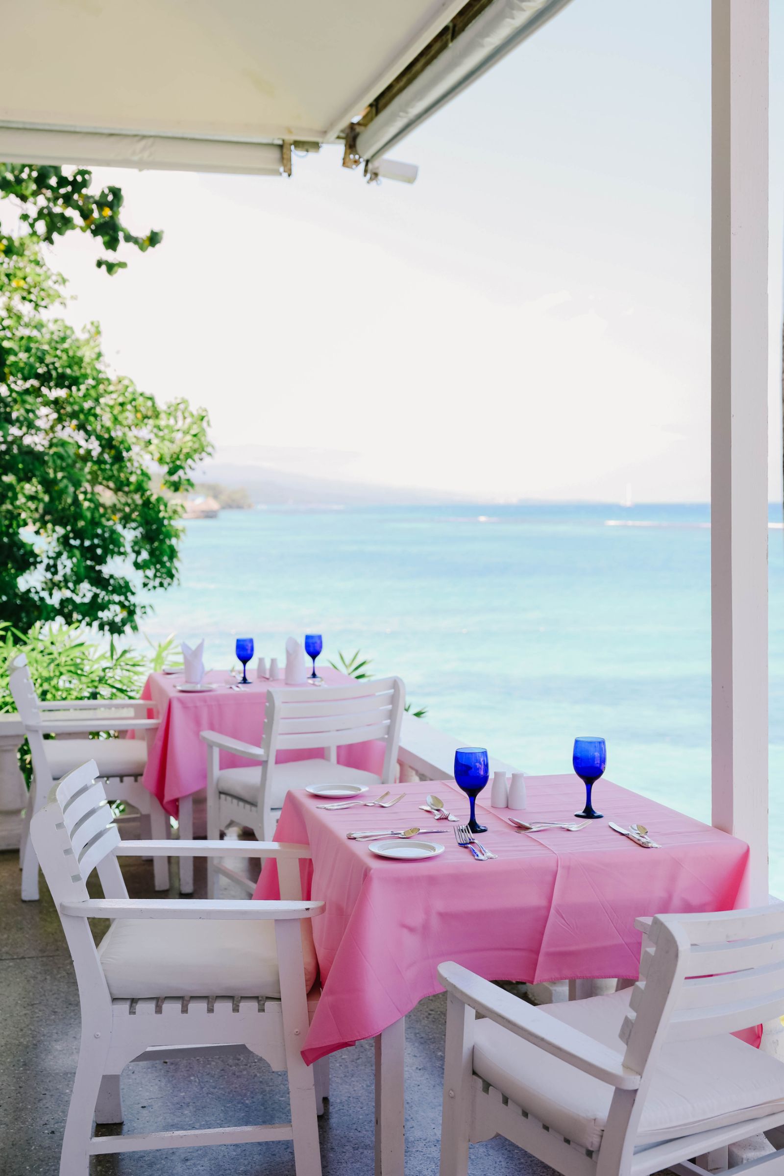 Seaside lunch at luxury resort Jamaica Inn in Jamaica