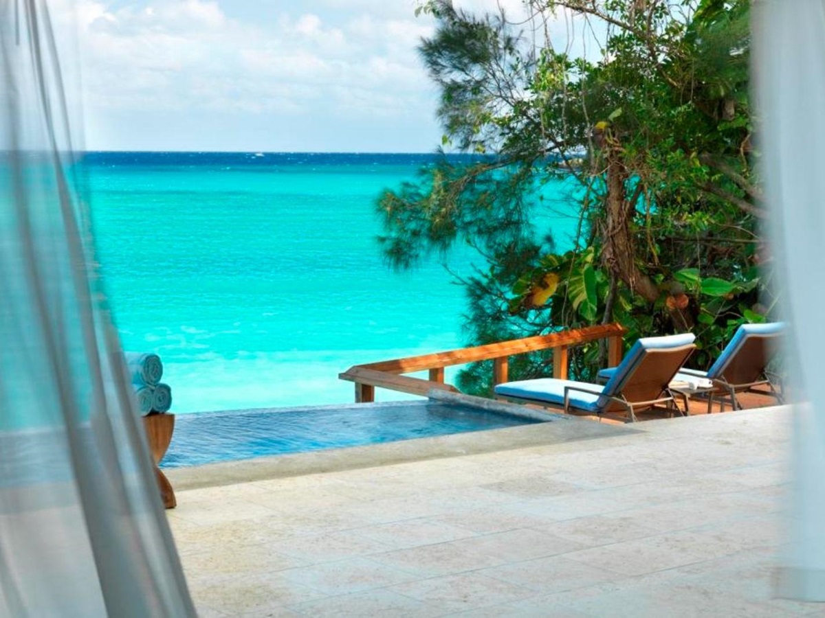 View of the private pool and ocean at luxury resort Jamaica Inn in Jamaica
