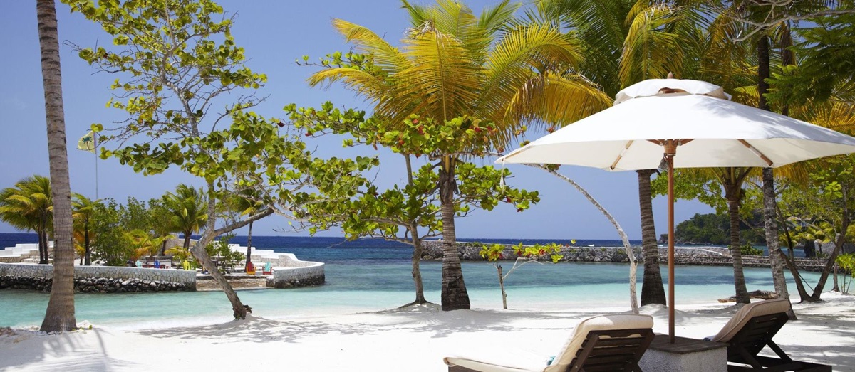 beach of Goldeneye Villas, Jamaica