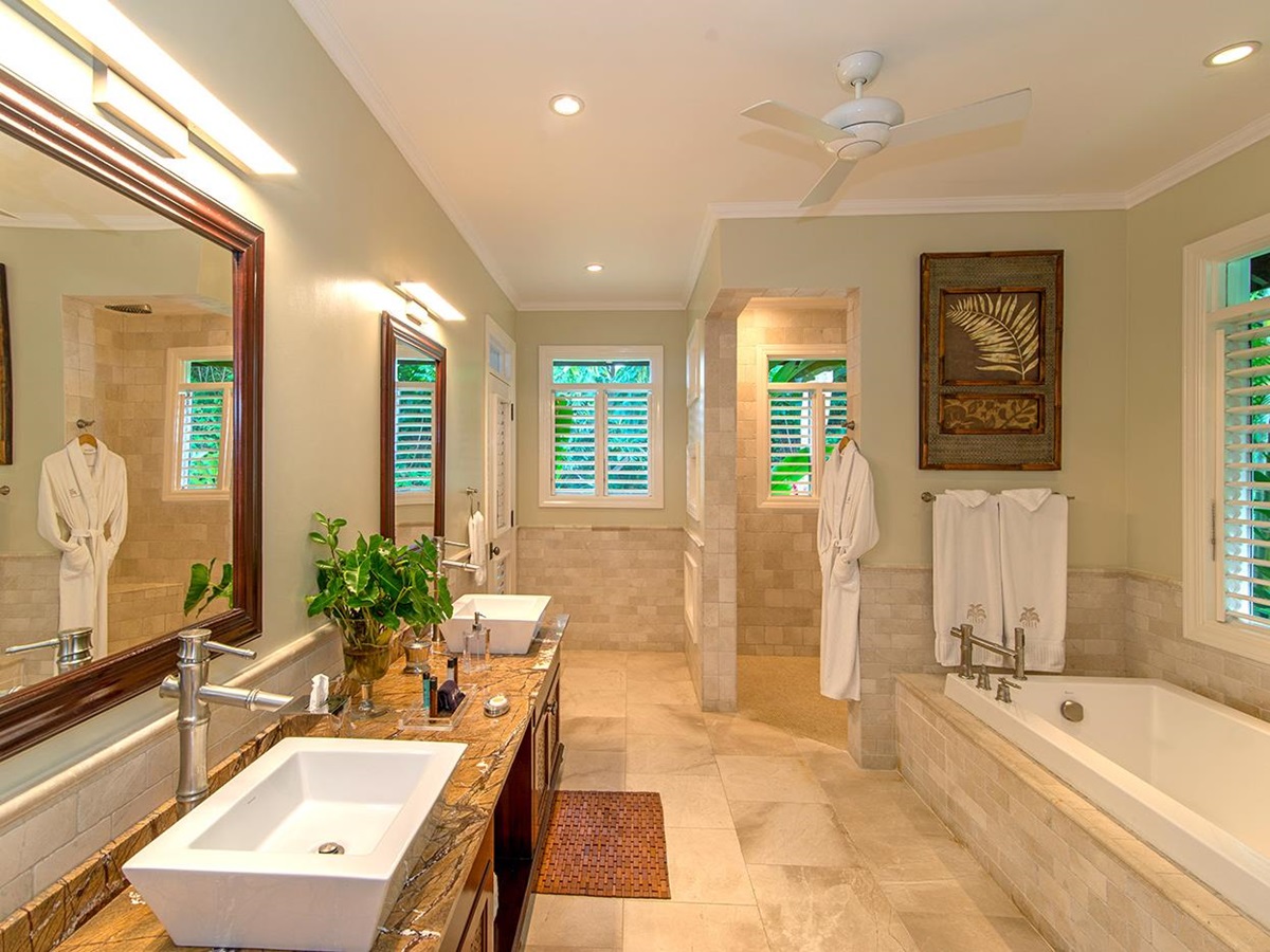 Bathroom at Harmony Hill in Jamaica