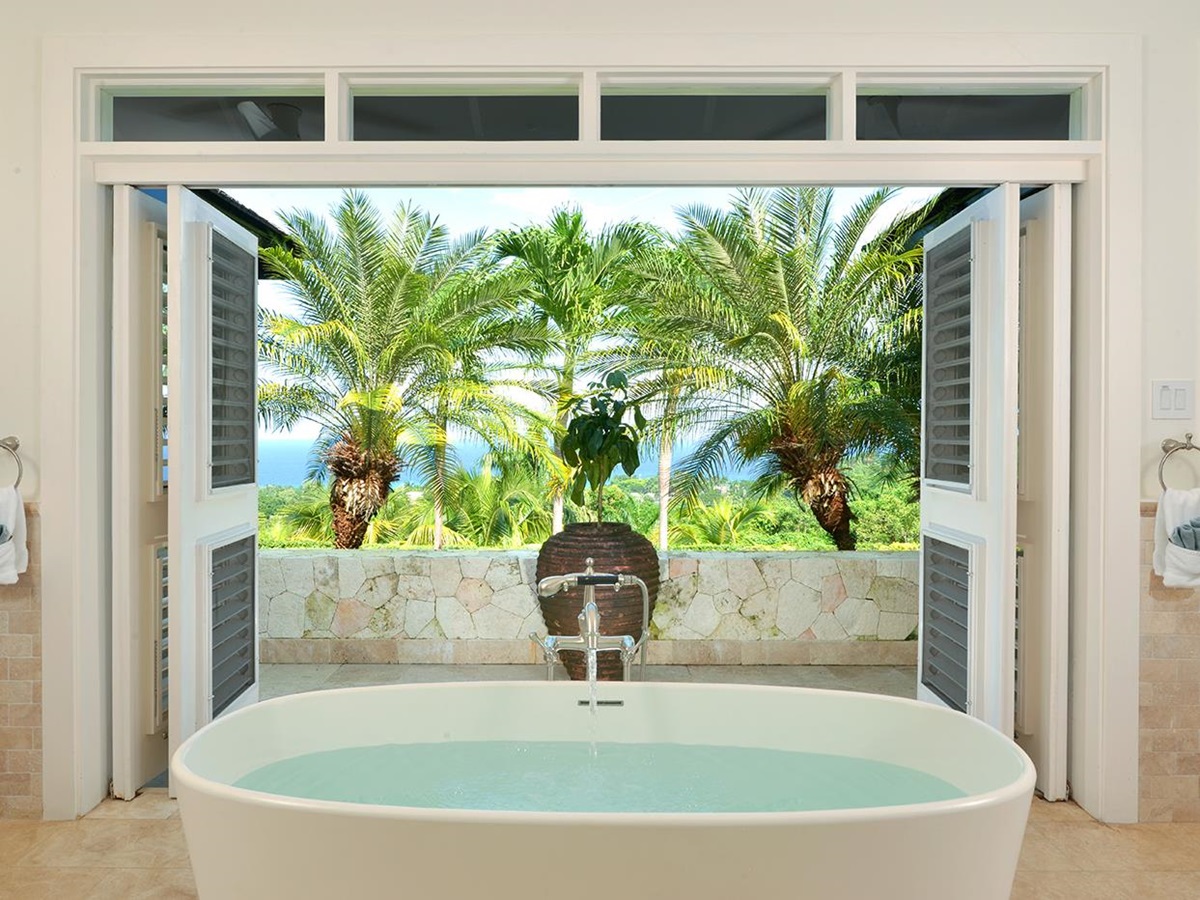 Bathtub at Harmony Hill in Jamaica