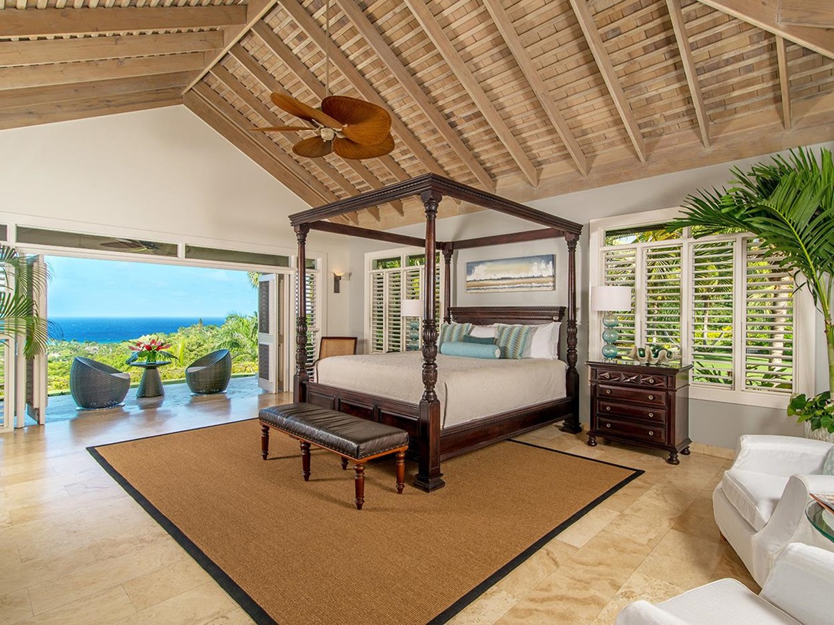 Four poster bed at Harmony Hill in Jamaica
