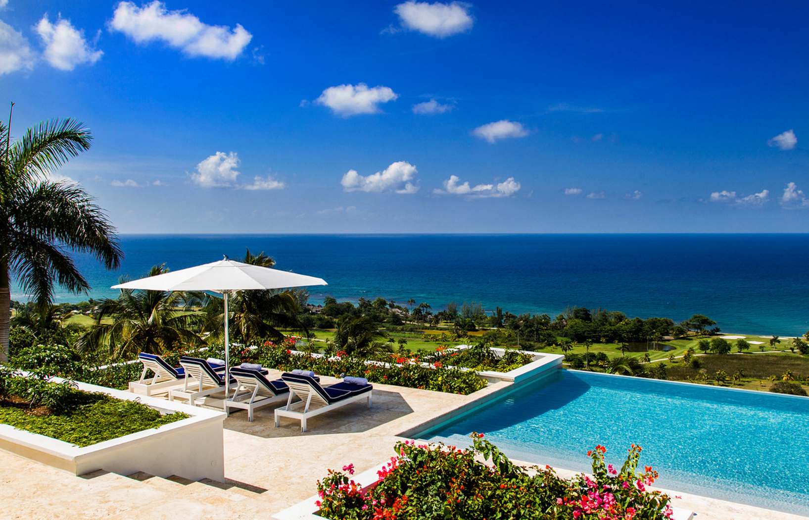 Swimming pool and sunbeds overlooking the sea from Hummingbird House, Jamaica