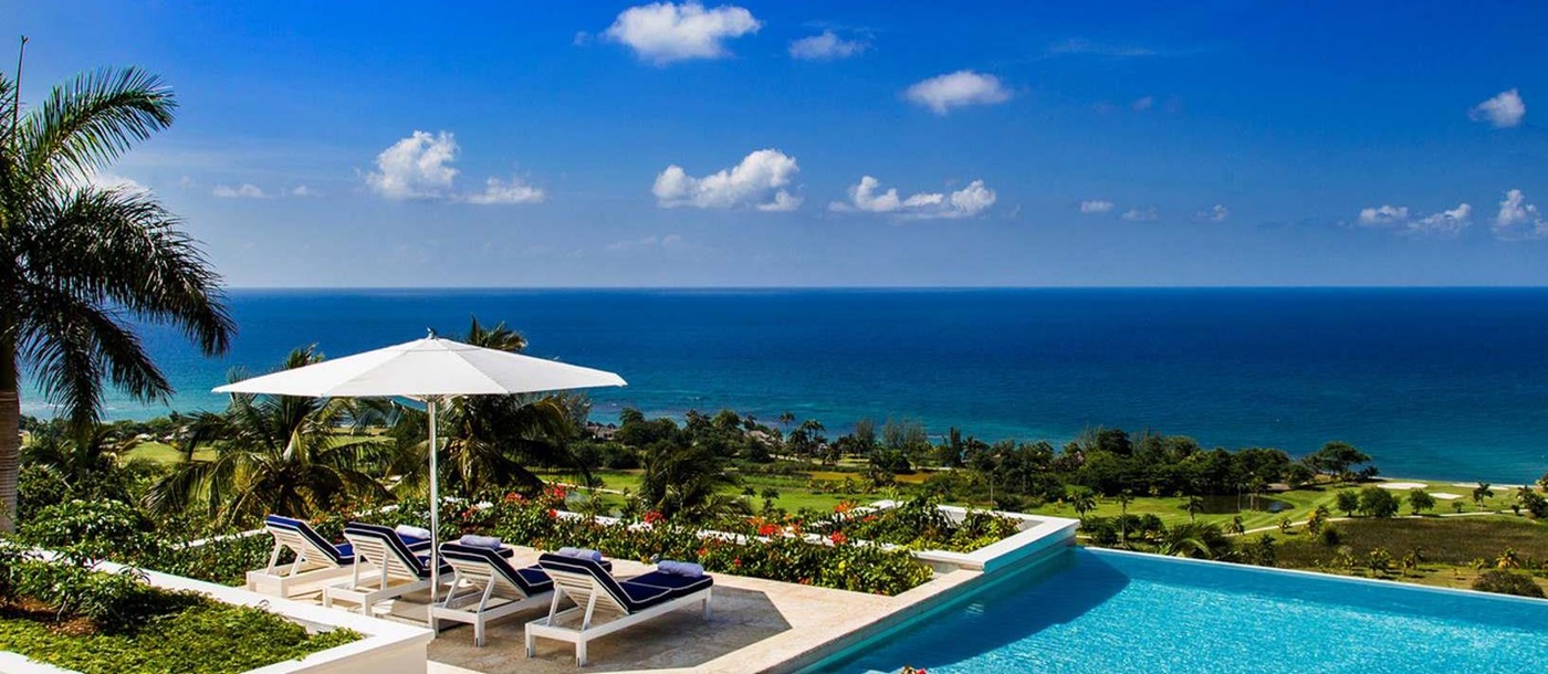 Swimming pool and sunbeds overlooking the sea from Hummingbird House, Jamaica