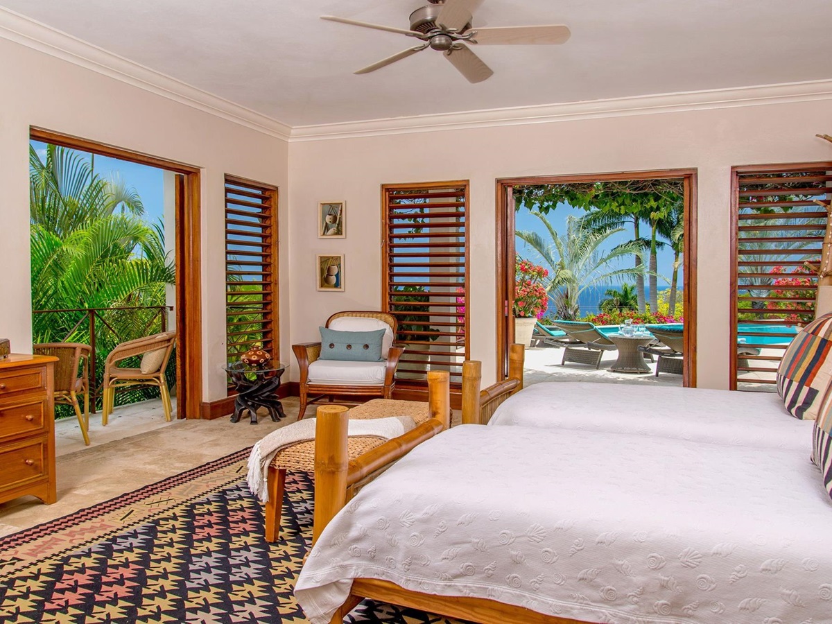 Twin bedroom with beach access at Infinity, Jamaica