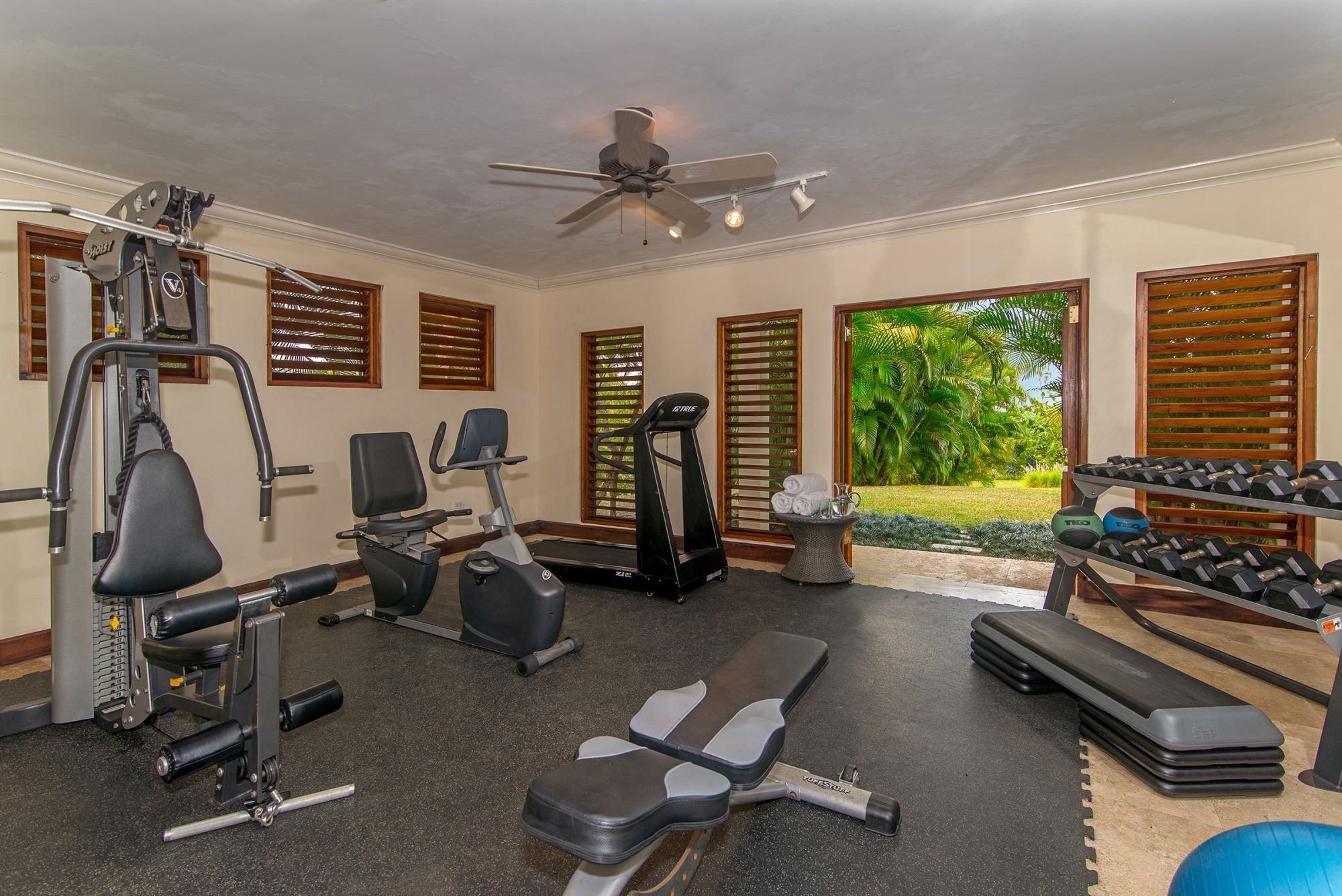 gym of Infinity, Jamaica
