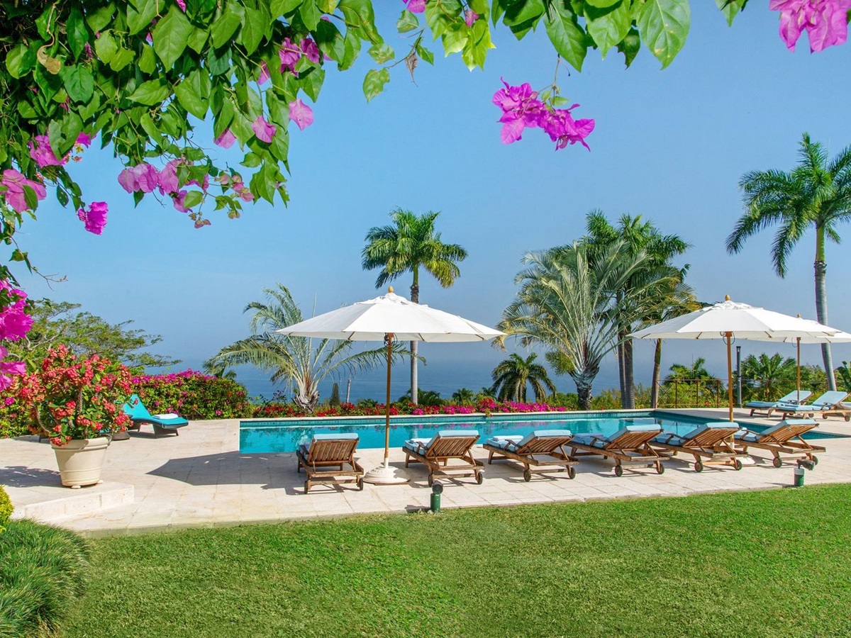 swimming pool of Infinity, Jamaica