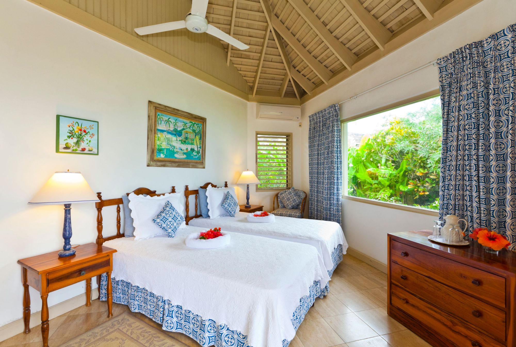 twin bedroom of Sunrise, Jamaica