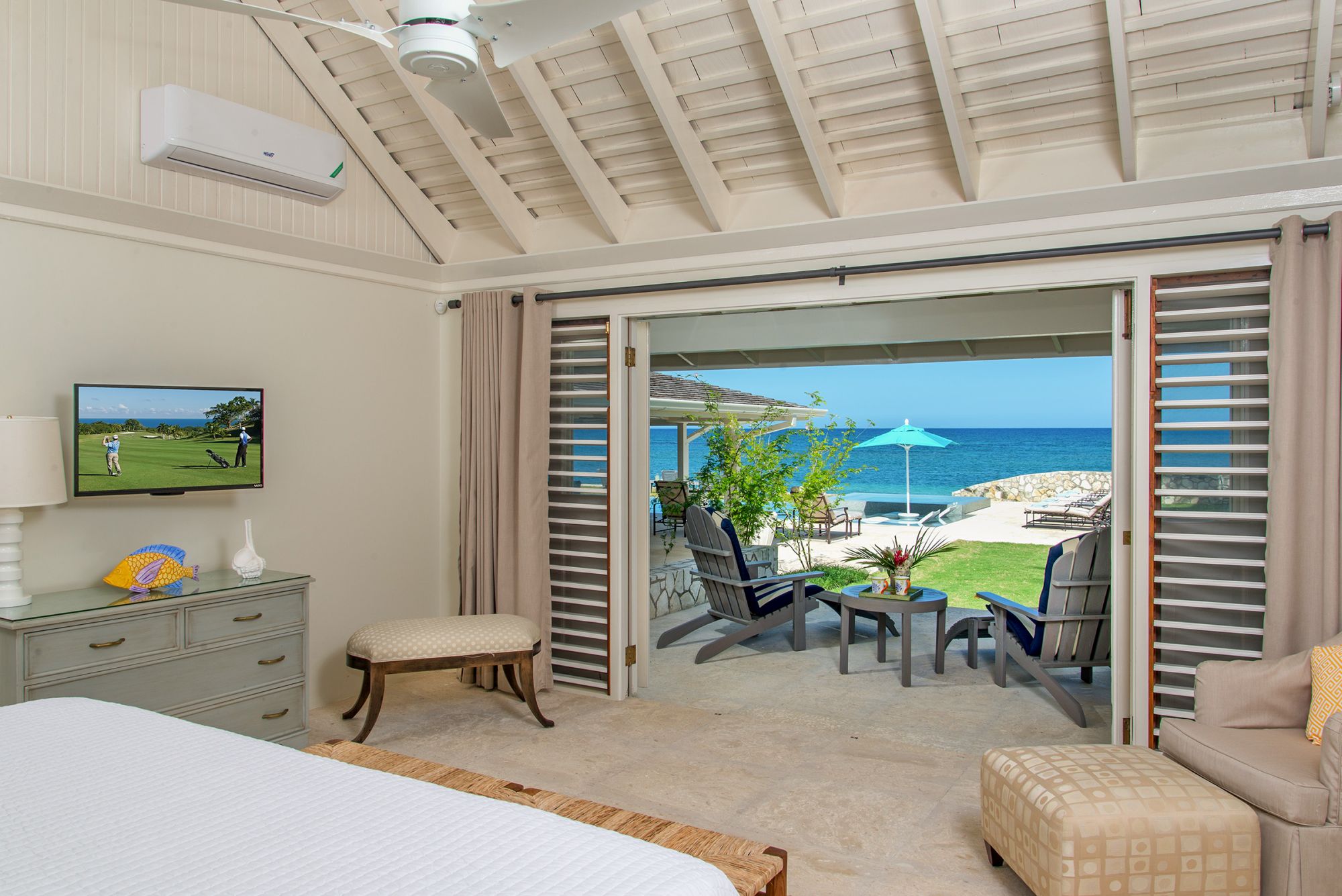 Double bedroom of Sunset, Jamaica