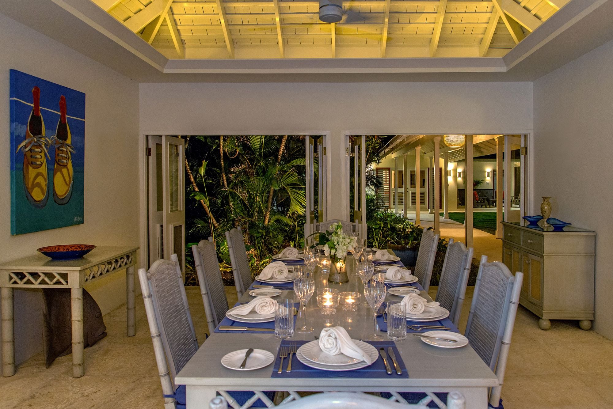 Dining room of v