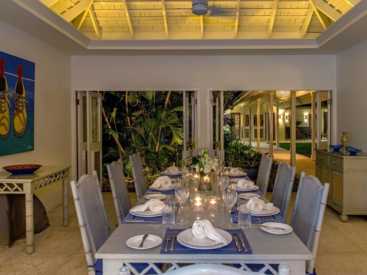 Dining room of v