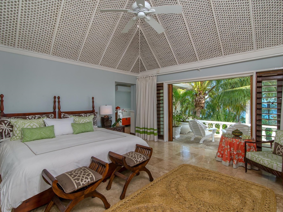 Double bedroom of Villa Casuarina, Jamaica