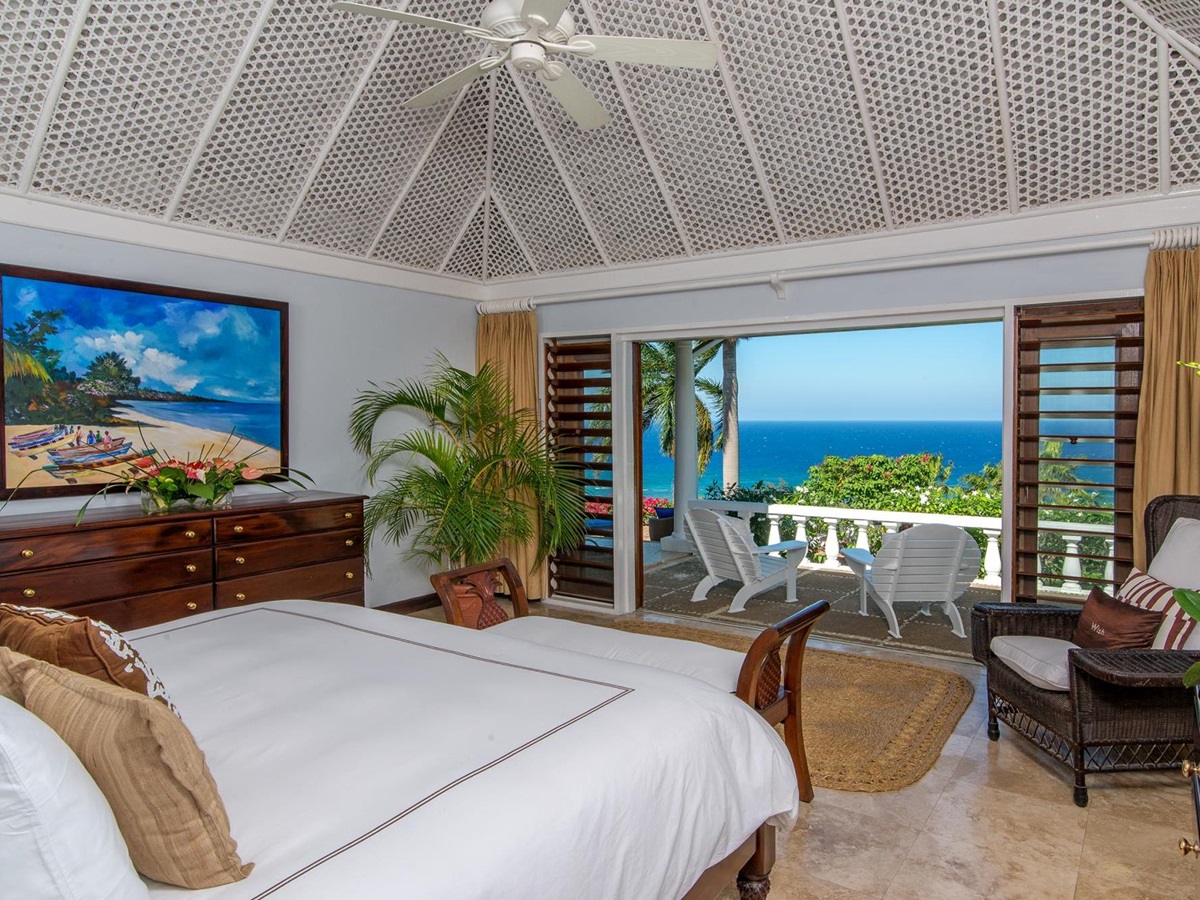Double bedroom with terrace access in Villa Casuarina, Jamaica