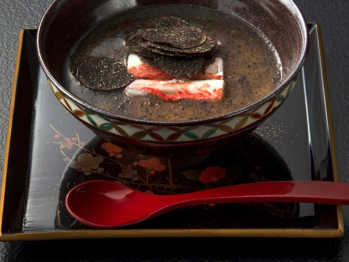 Kaga kaiseki dinner at Asada Ryokan in Kanazawa Japan