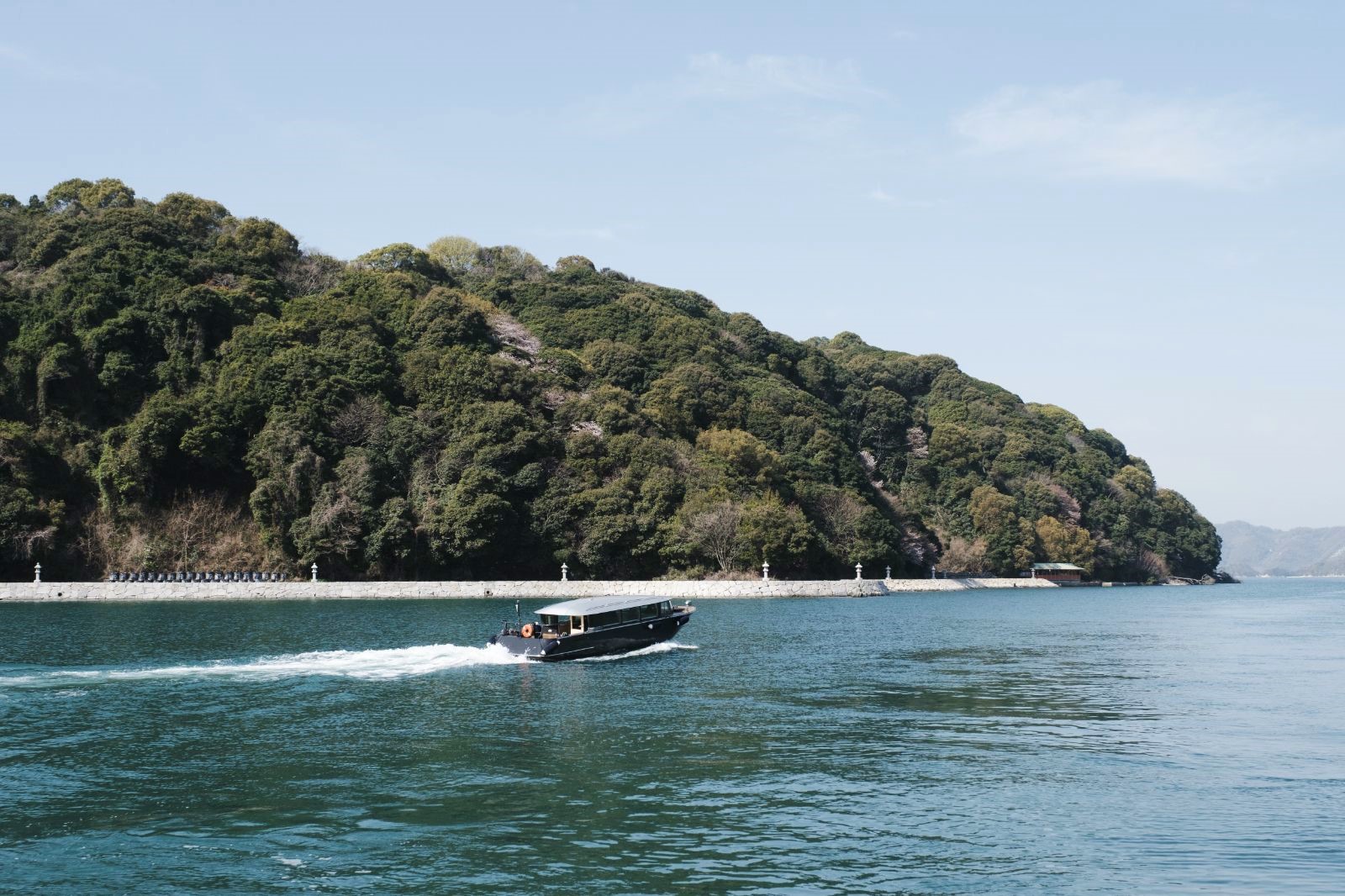 Speed boat on an excursion from guntû in Japan's Seto Inland Sea