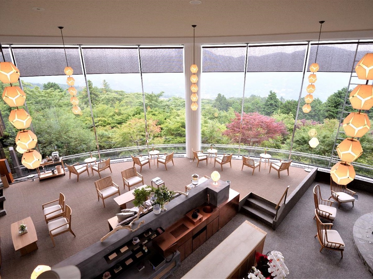 Panoramic lobby at Hakone Byakudan Japan