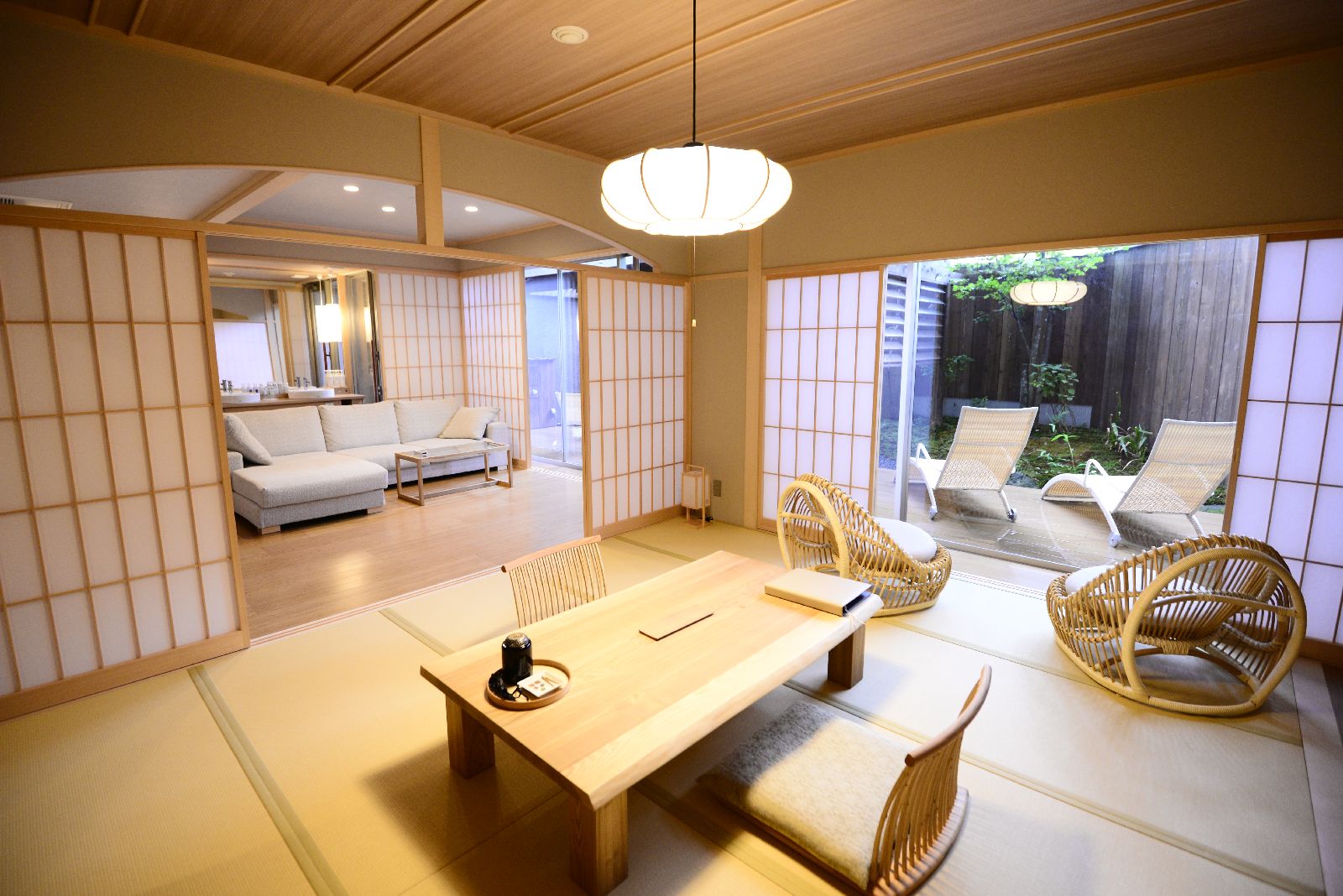 Living area of a guest room at Hakone Byakudan Japan