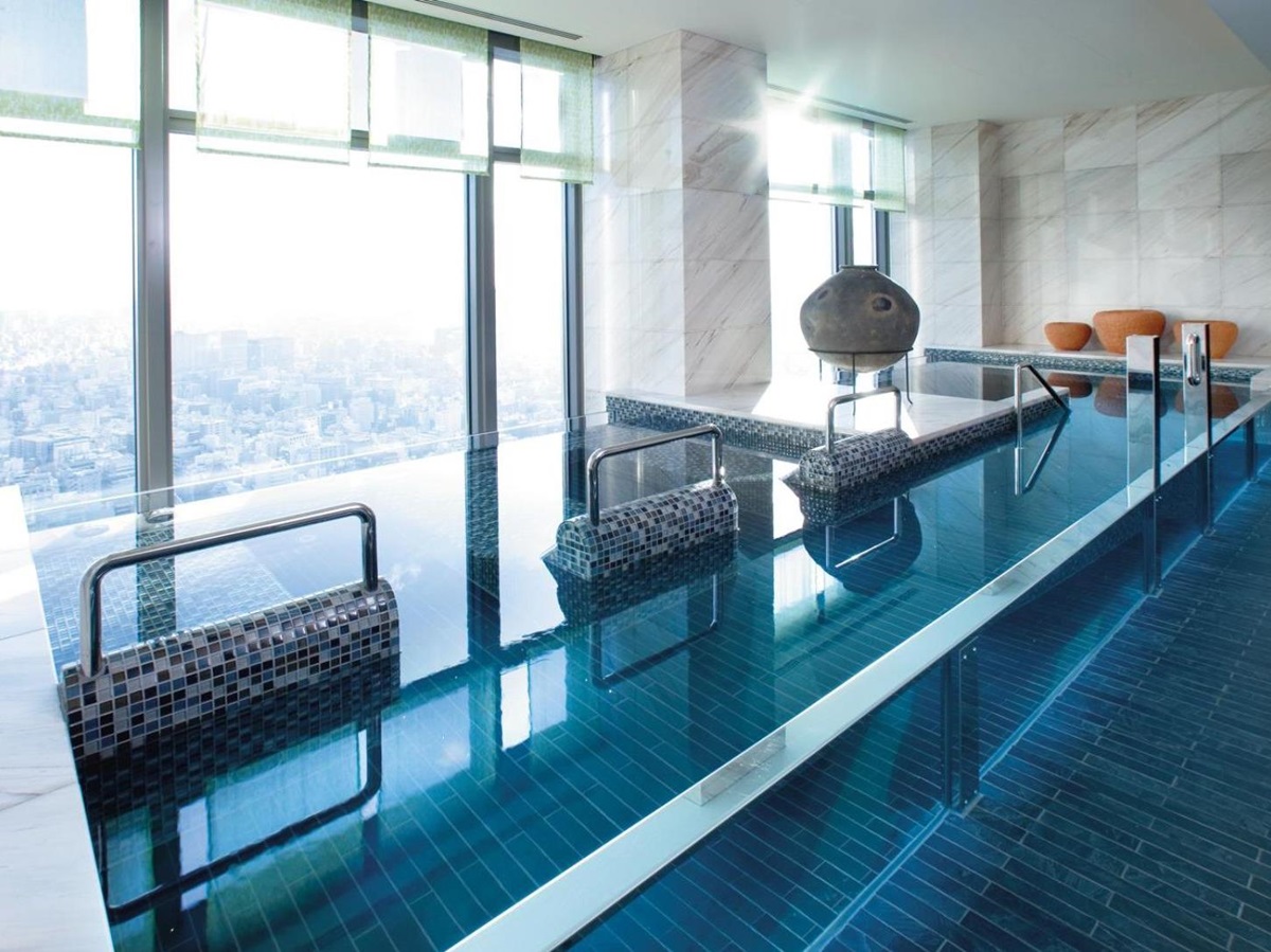 Swimming pool at Mandarin Oriental Tokyo in the Nihonbashi District