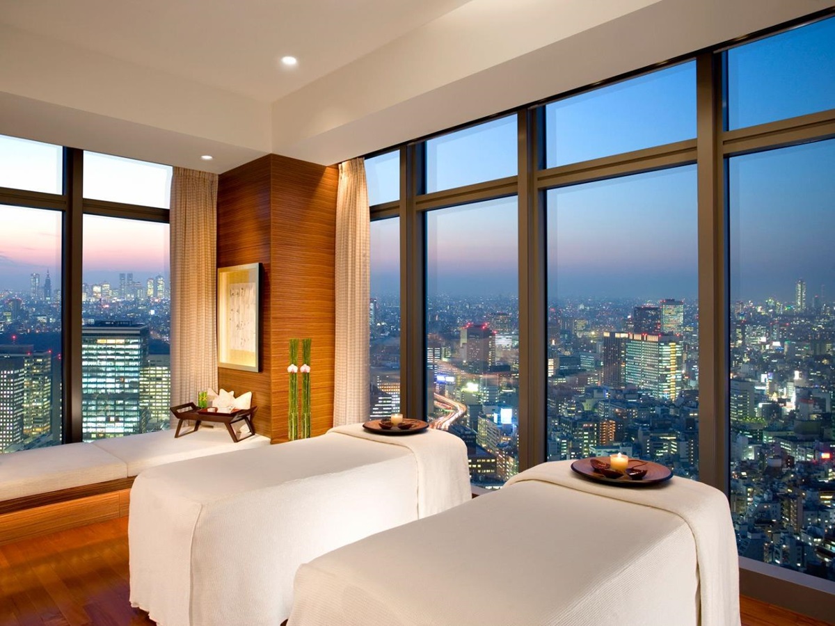 Spa treatment room at Mandarin Oriental Tokyo in the Nihonbashi District