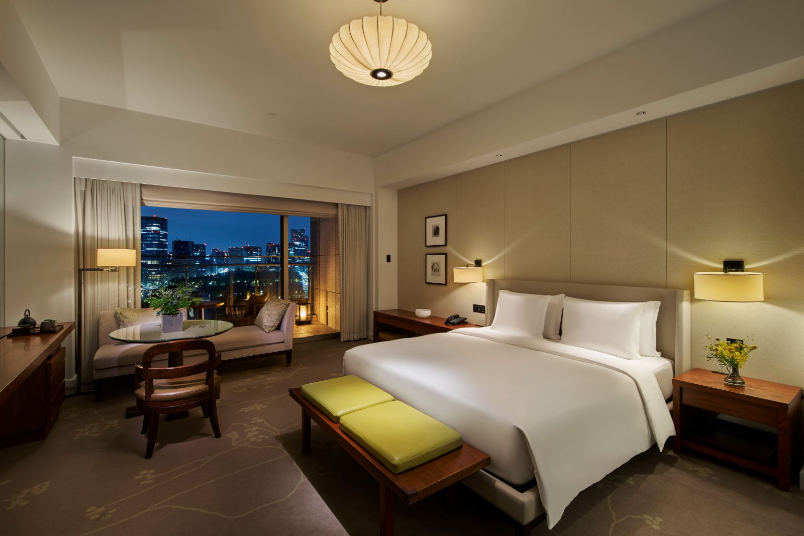 Deluxe suite bedroom at the Palace Hotel Tokyo