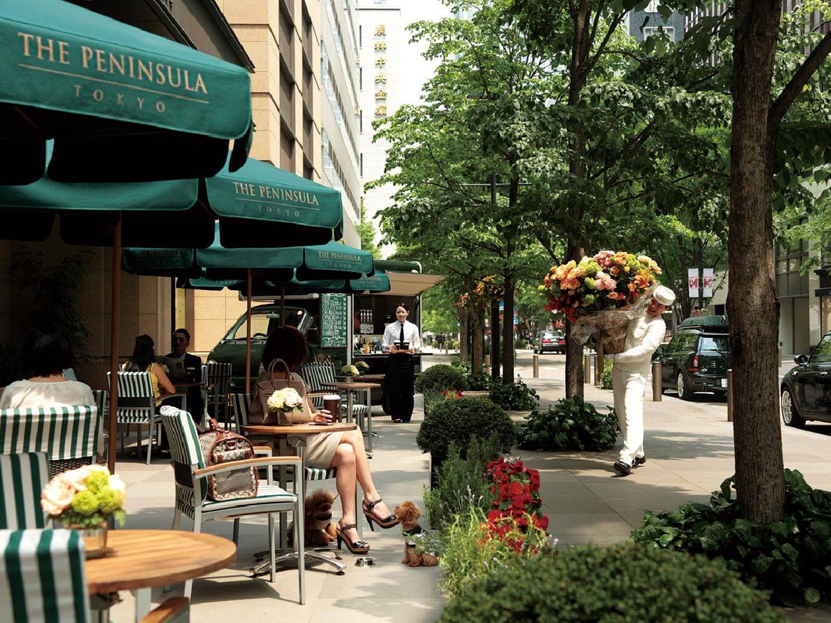 Cafe and terrace at the Peninsula Tokyo